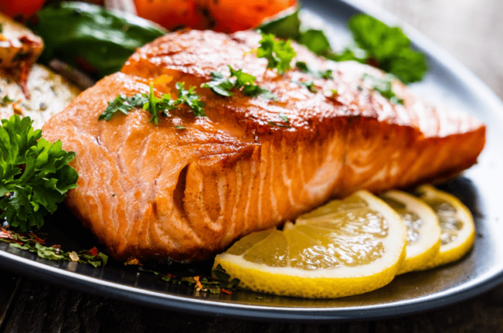 Salmon with lemon and garlic butter